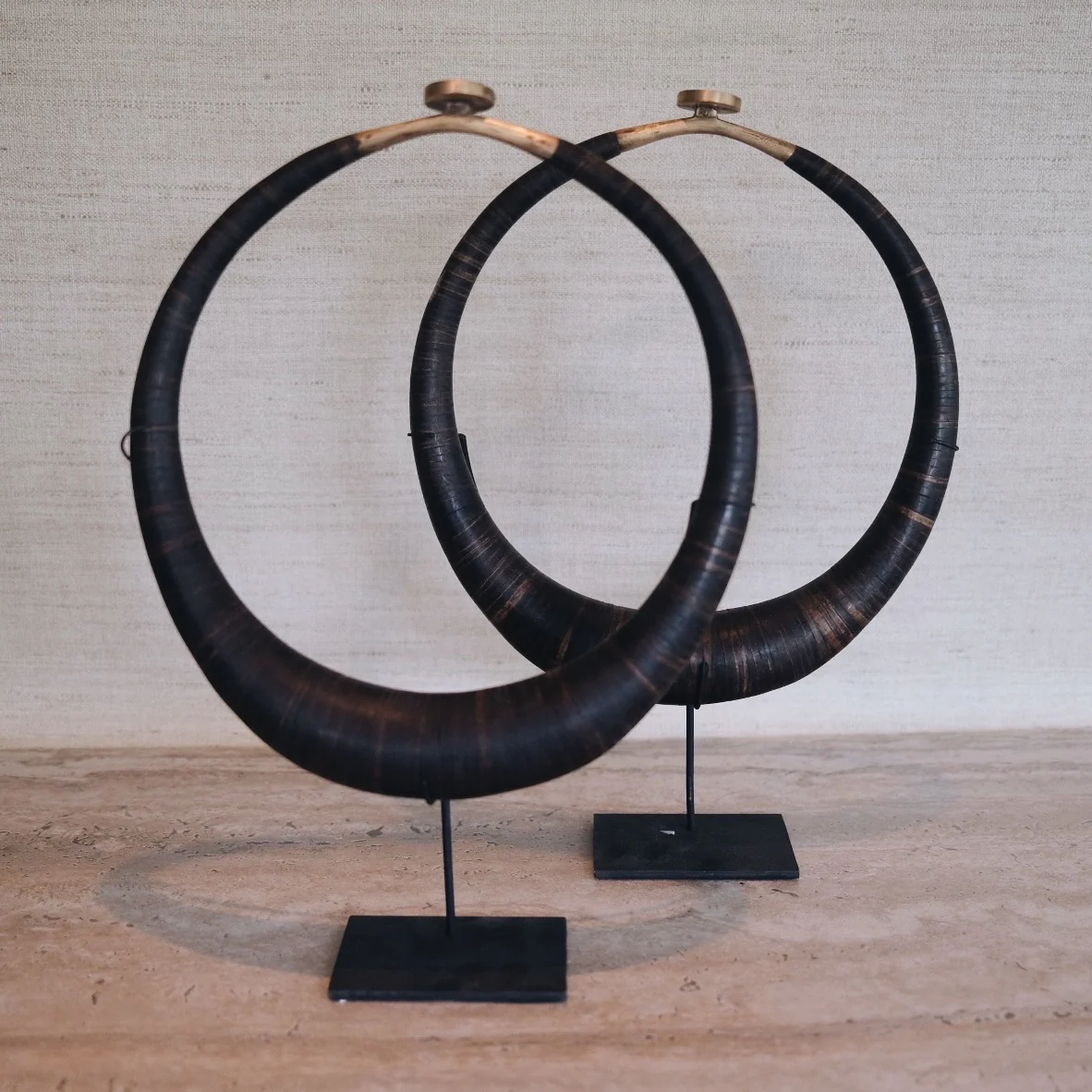 Karabulu nias ring bruin op voet - Image 2